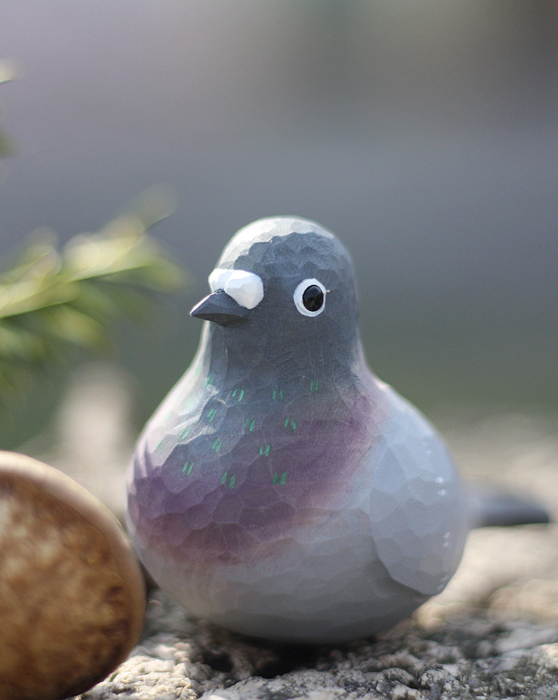 鳩のカップルの置物