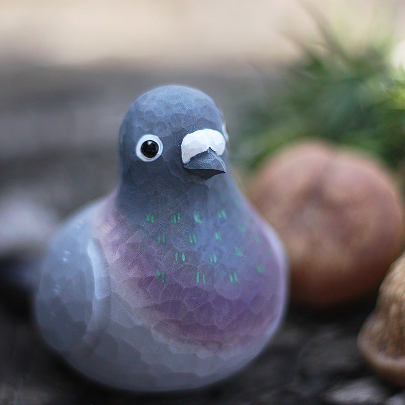 Figurines de couples de pigeons