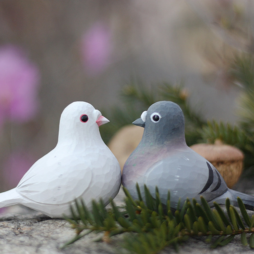 Charming Pigeon Couple Figurines