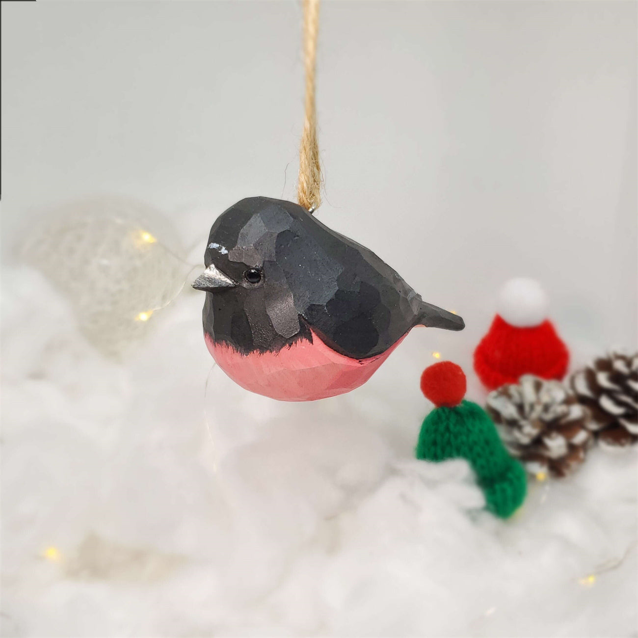 Pink Robin gesneden en geschilderde houten vogelornamenten - grillig vakantiedecor