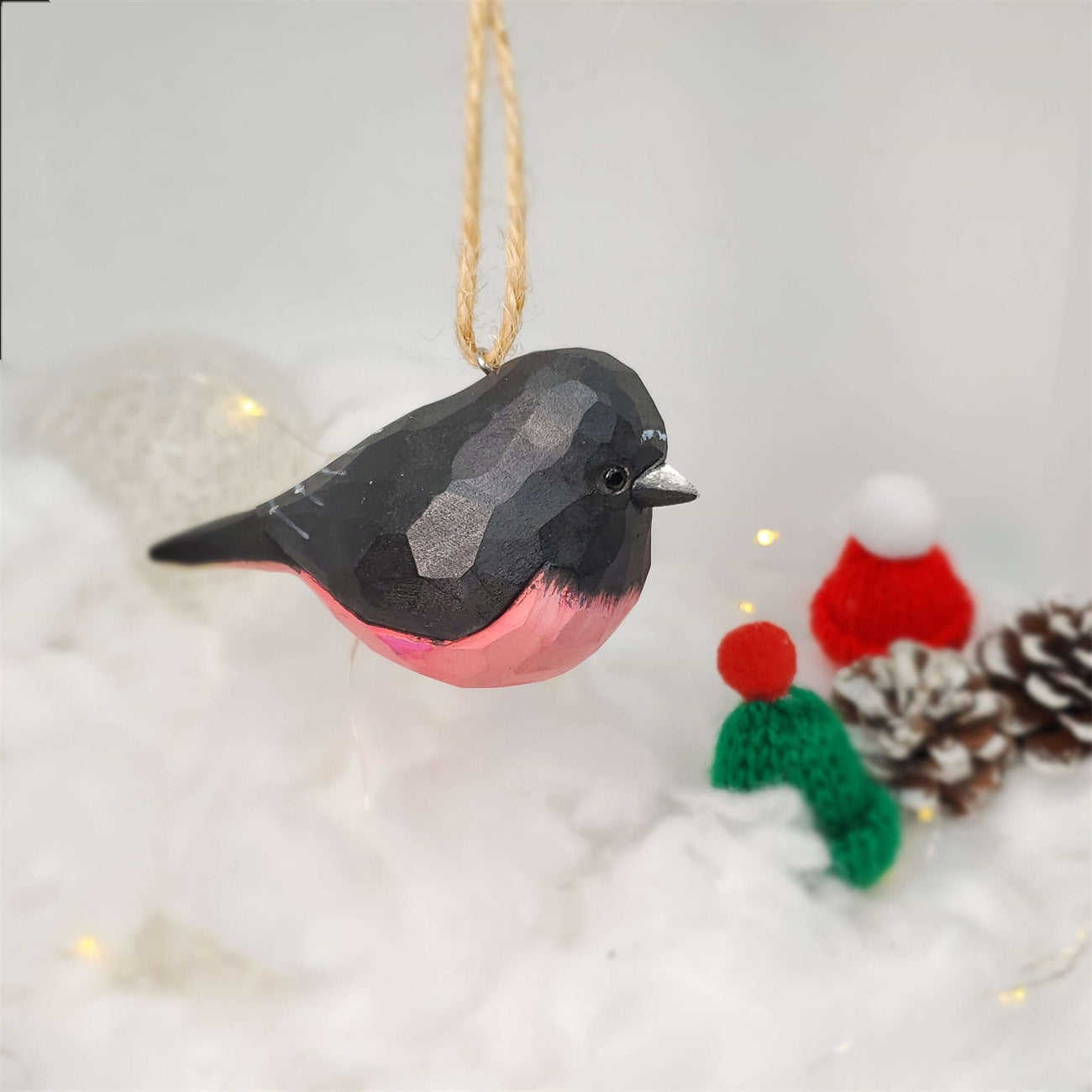 Pink Robin gesneden en geschilderde houten vogelornamenten - grillig vakantiedecor