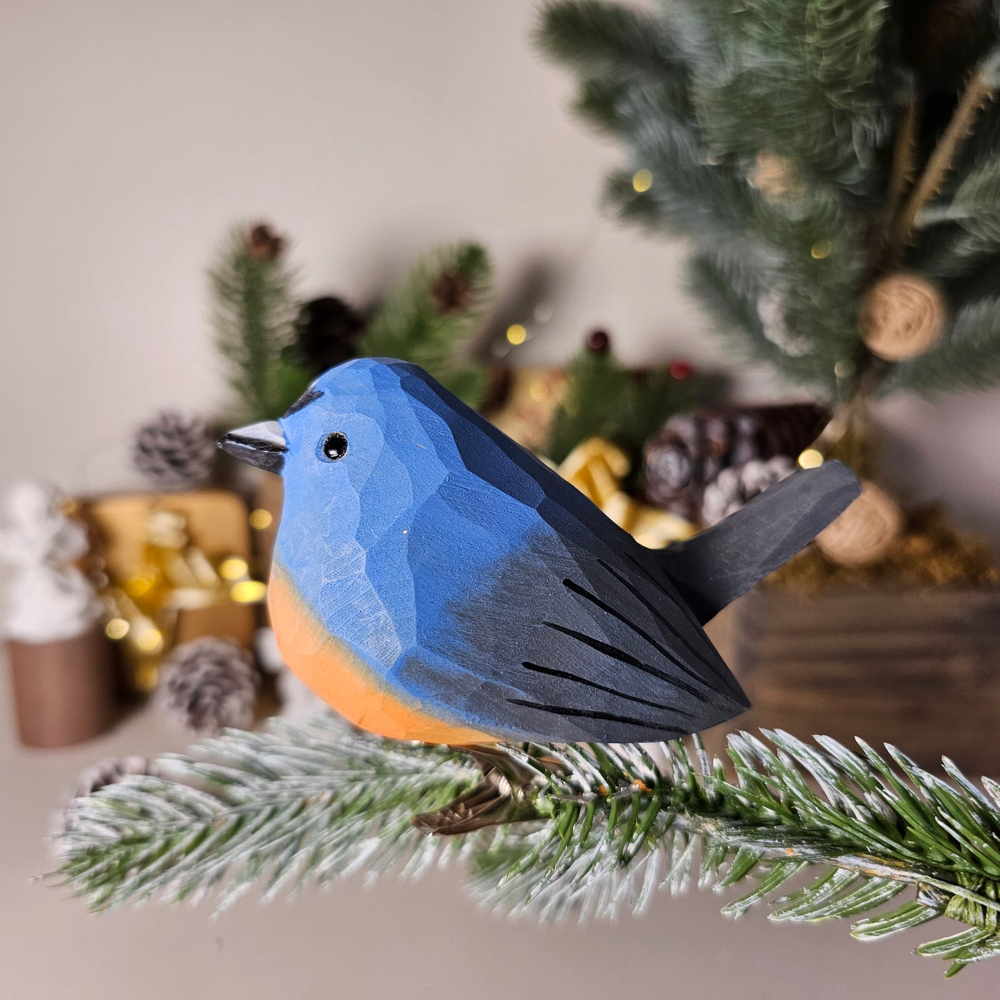 Ornement à clipser oiseau moucherolle à sourcils enneigés