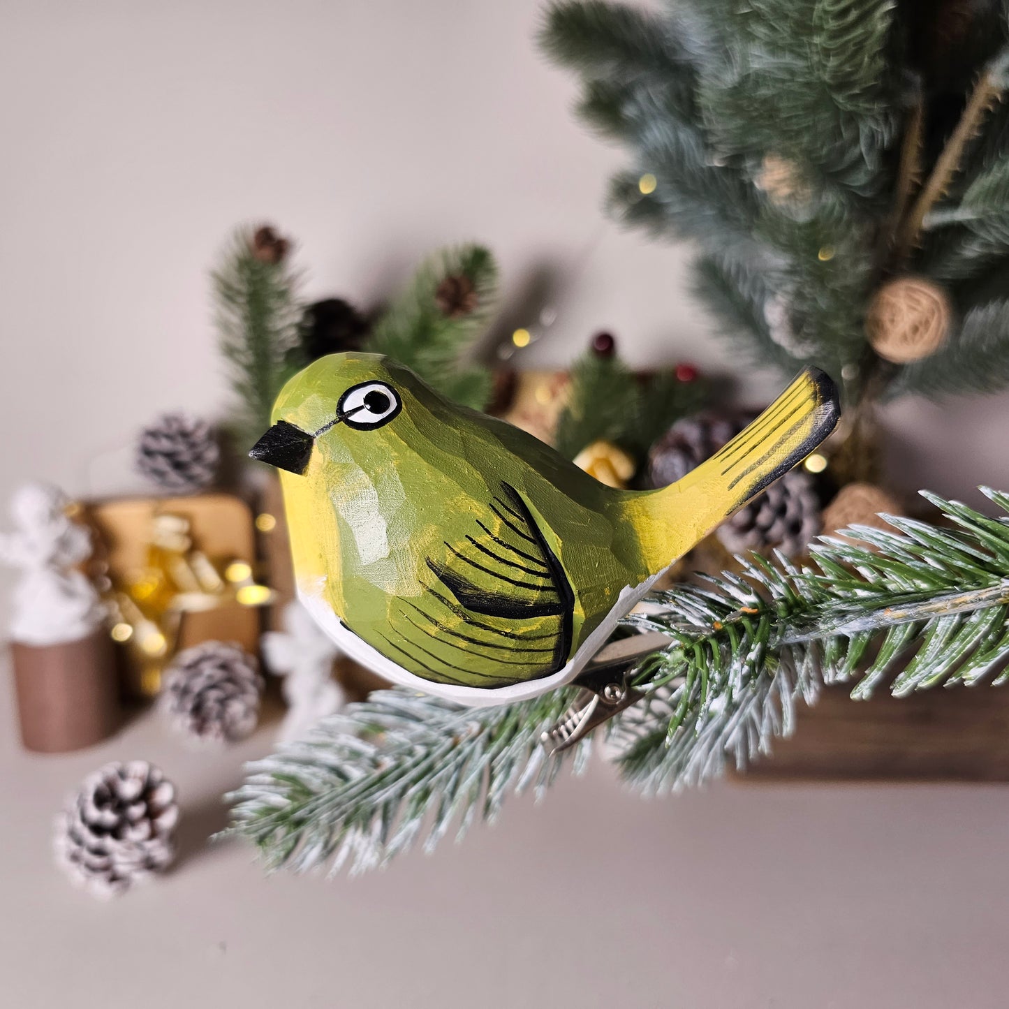 Ornement à clipser oiseau aux yeux blancs