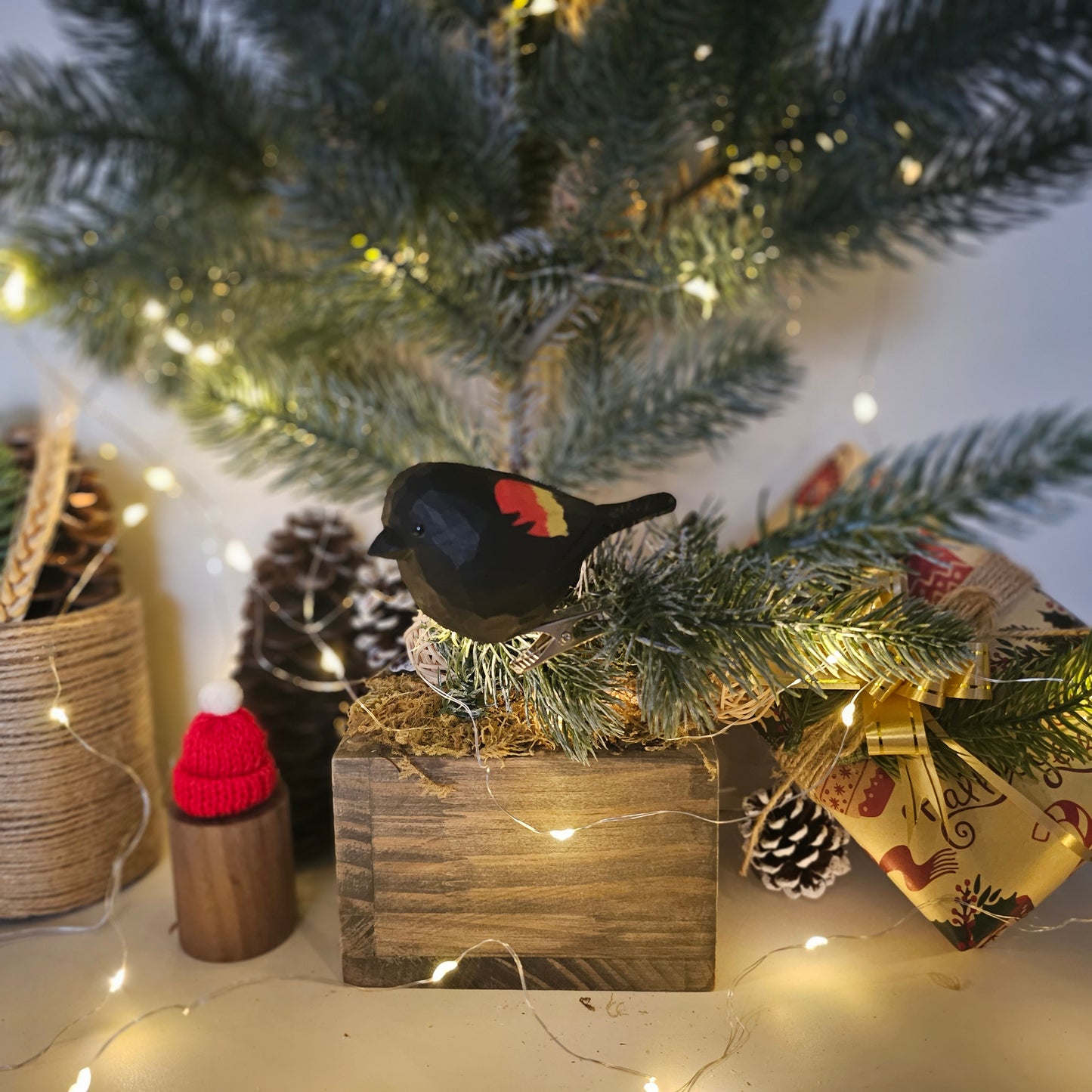 Red-winged black Bird Clip-on Ornament