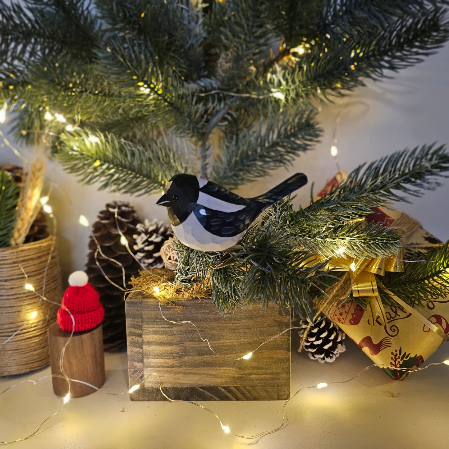 Magpie Clip-on Bird Ornament