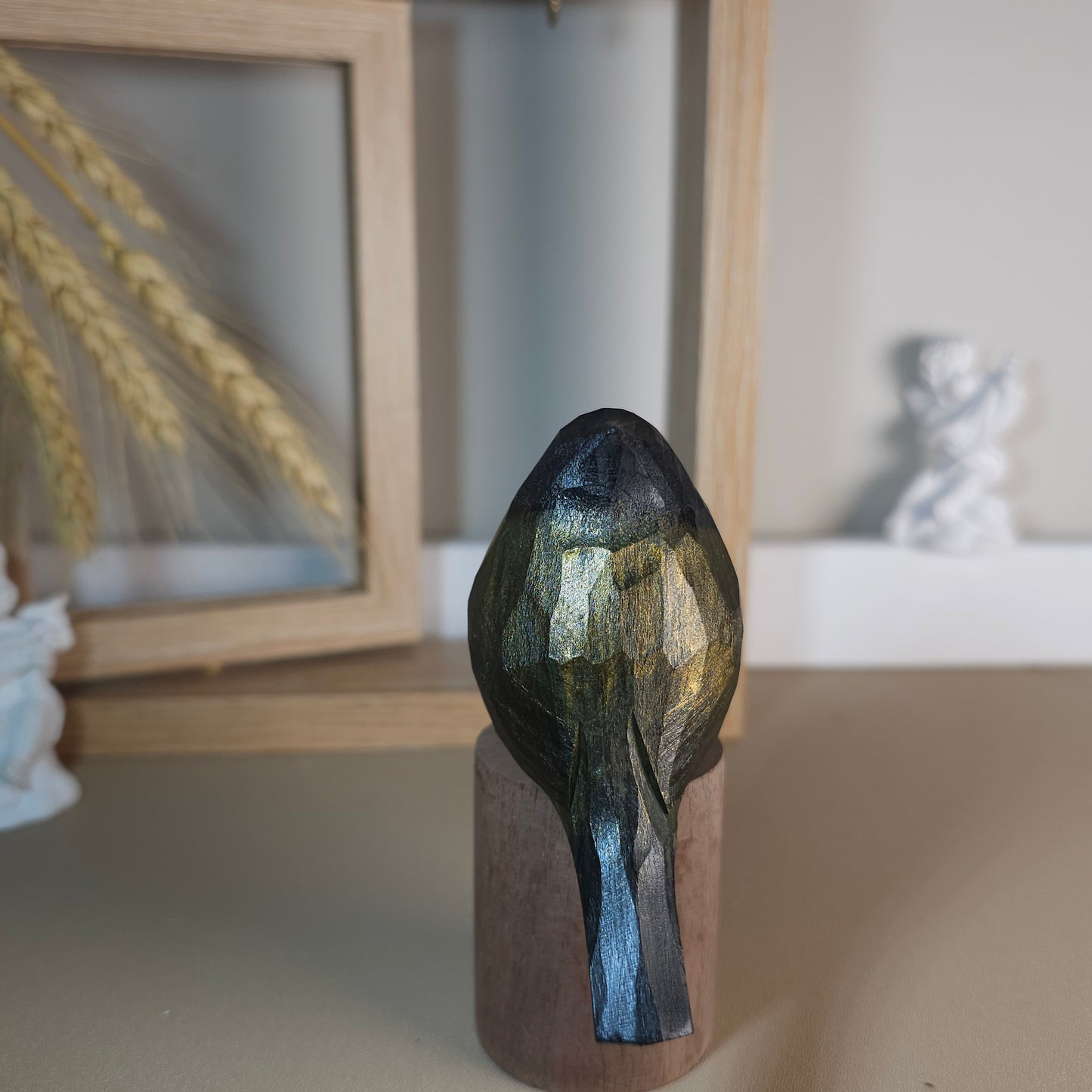 Eastern Whipbird Figurine - Artisanal Sculpted Decor