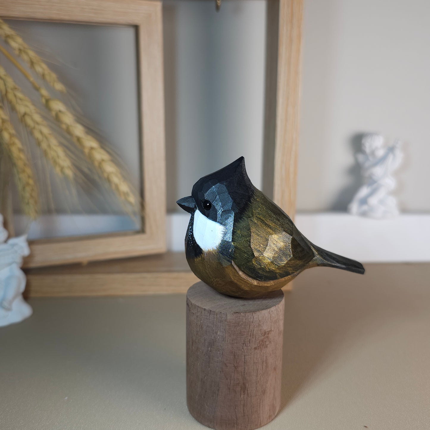Eastern Whipbird Figurine - Artisanal Sculpted Decor