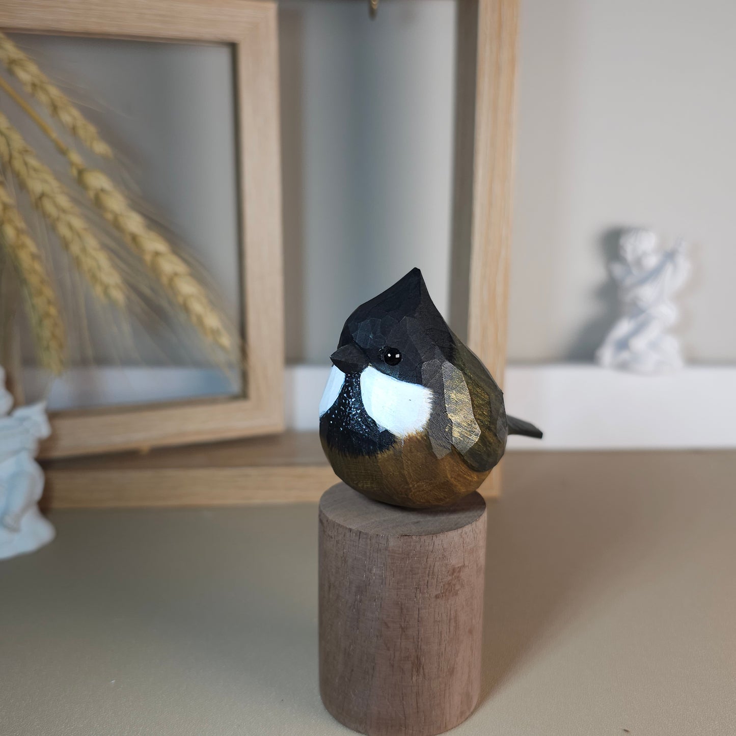 Eastern Whipbird Figurine - Artisanal Sculpted Decor