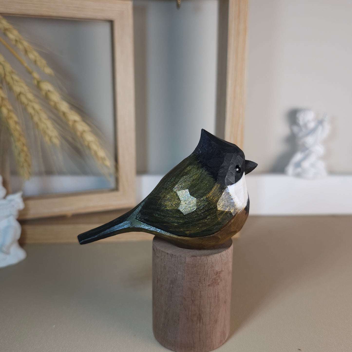 Eastern Whipbird Figurine - Artisanal Sculpted Decor