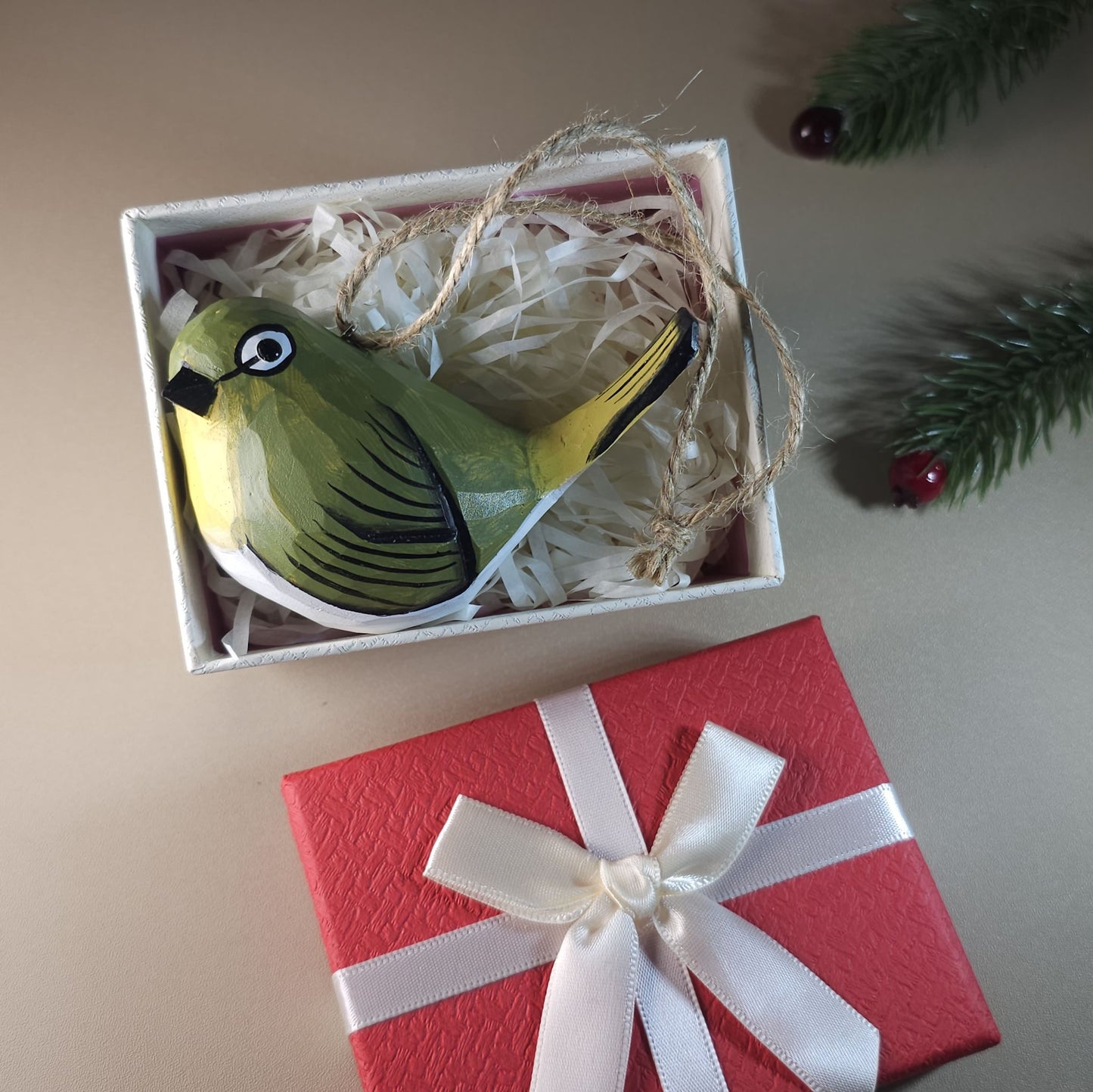 Ornements suspendus d’oiseaux avec coffret cadeau