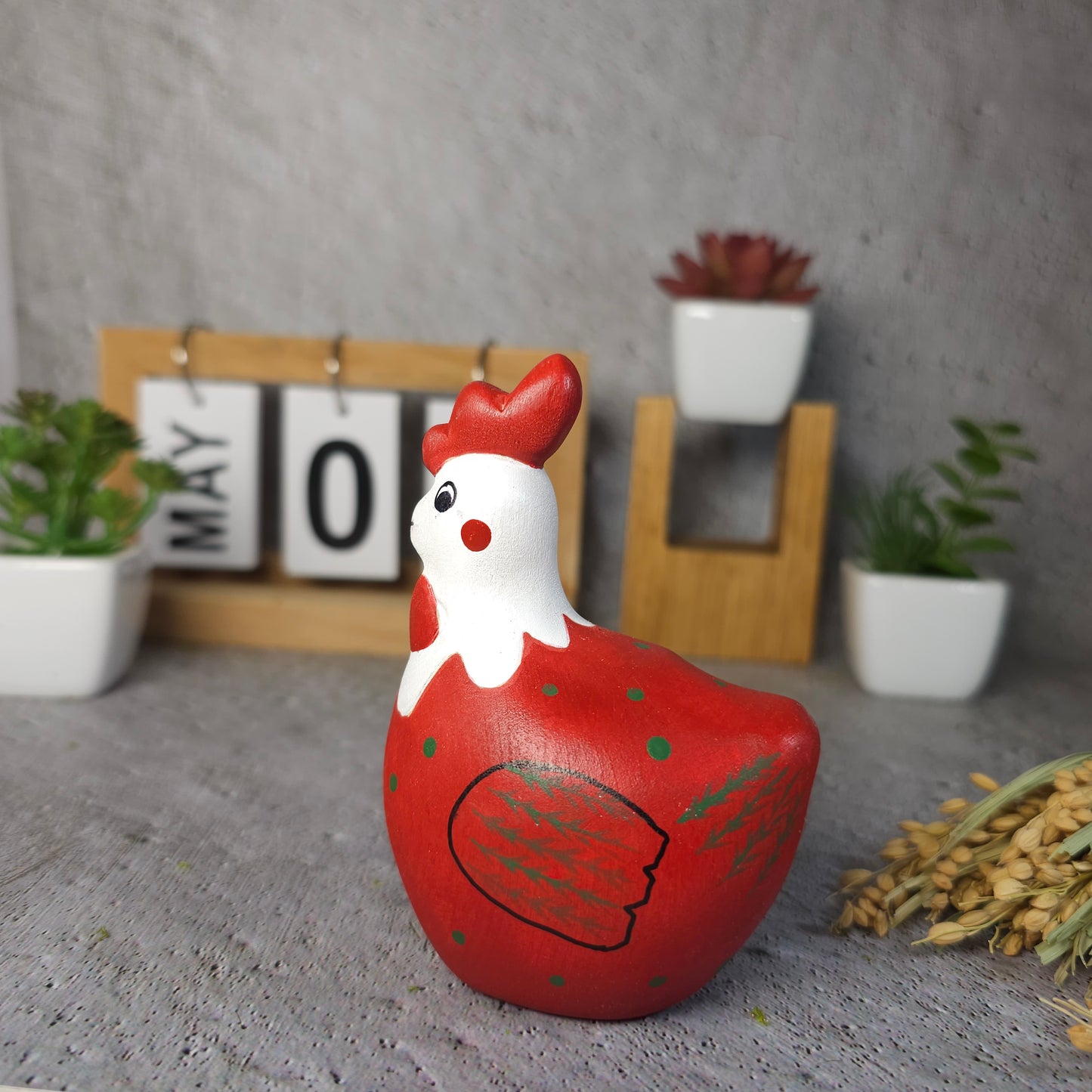 Figurine de poulet peinte à la main