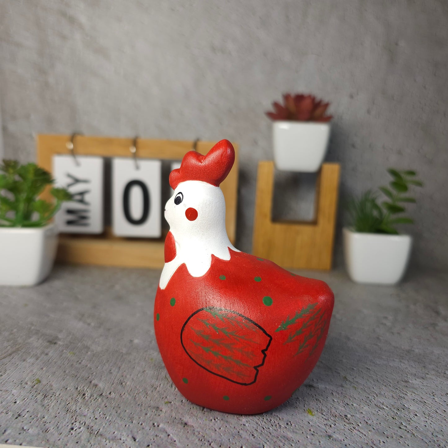 Figurine de poulet peinte à la main