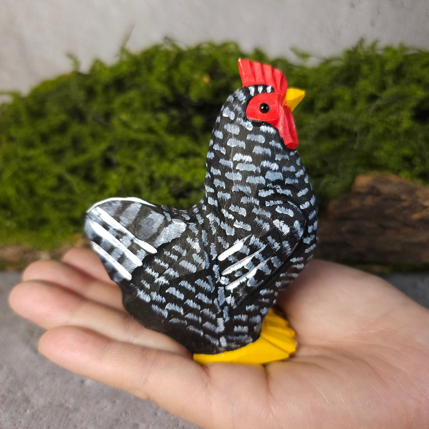 Figurina di pollo dipinta a mano