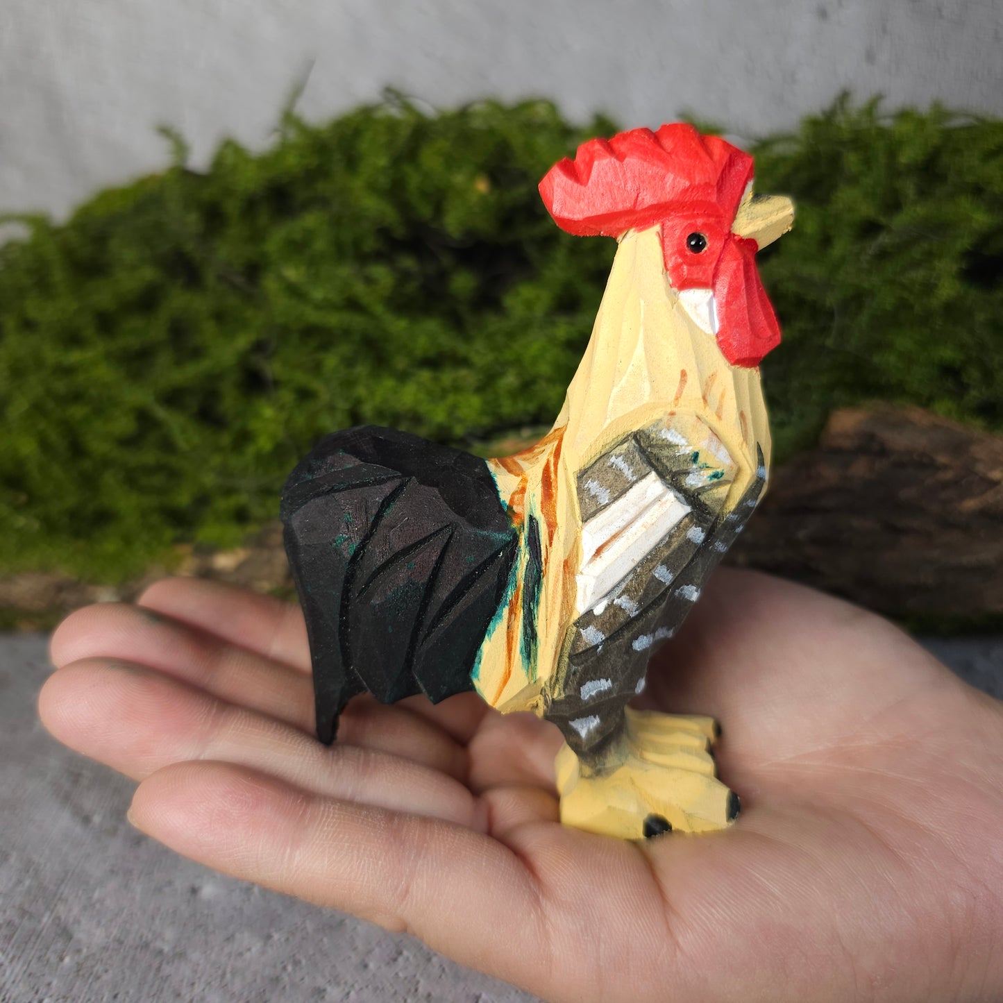 Figurina di pollo dipinta a mano