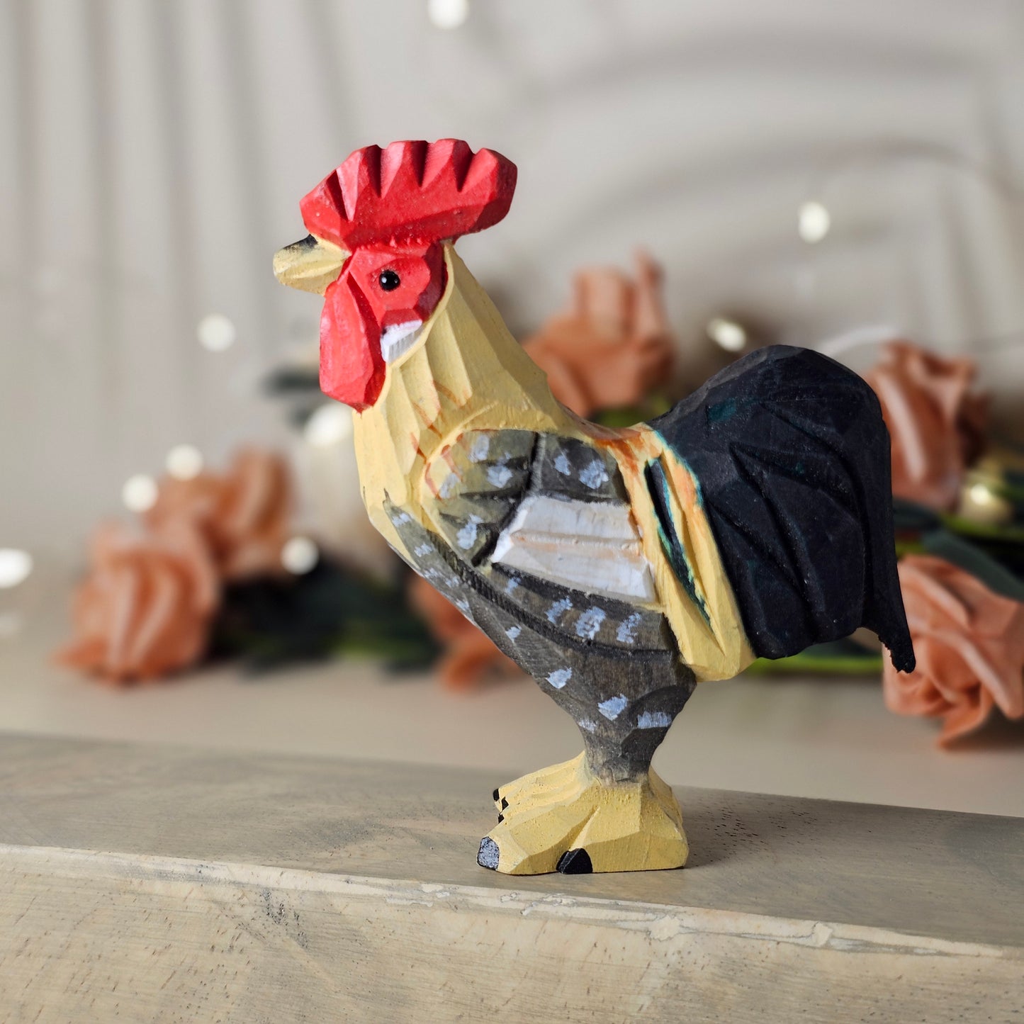 Figurine de poulet peinte à la main