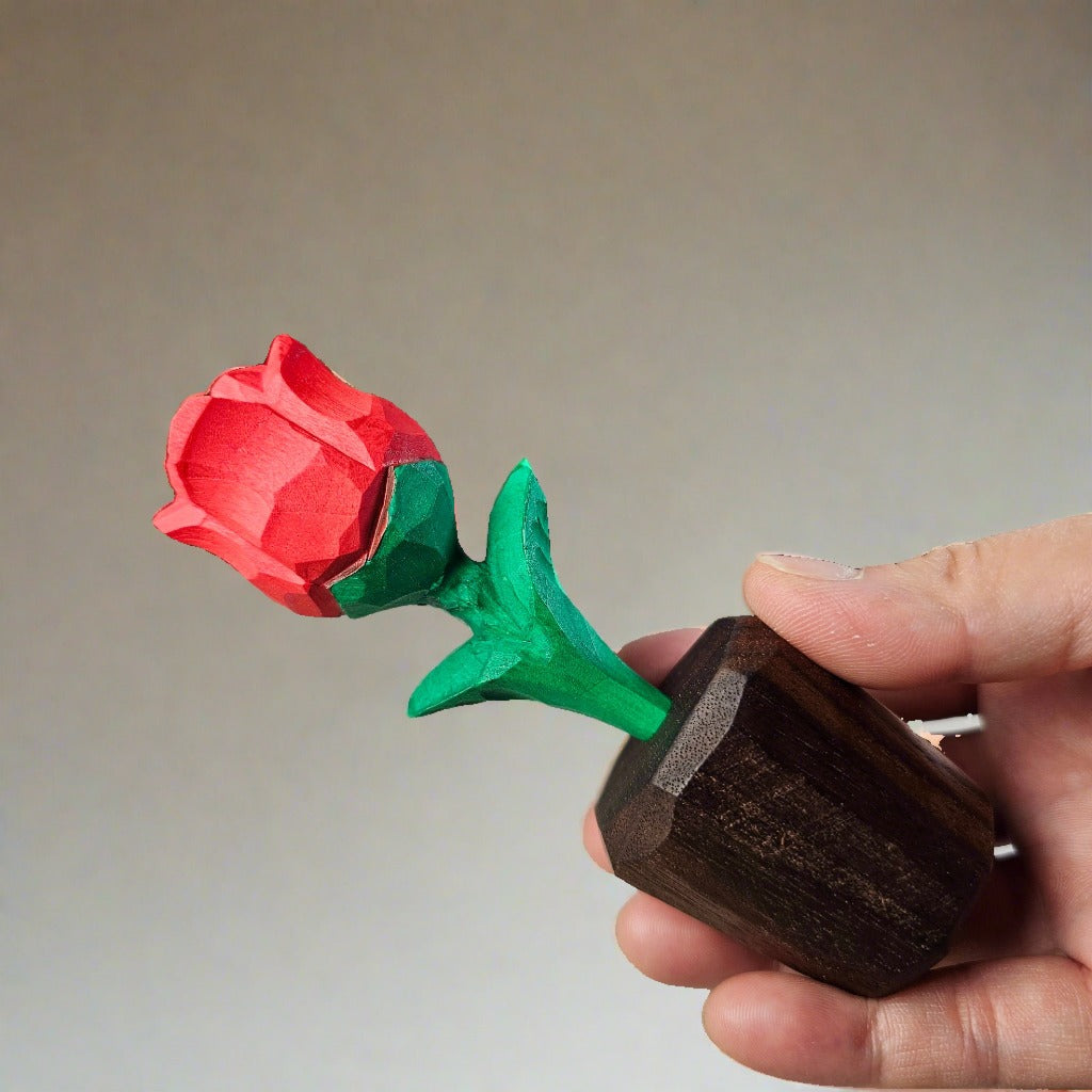 Sculpture en bois de rose peinte à la main dans un élégant coffret cadeau