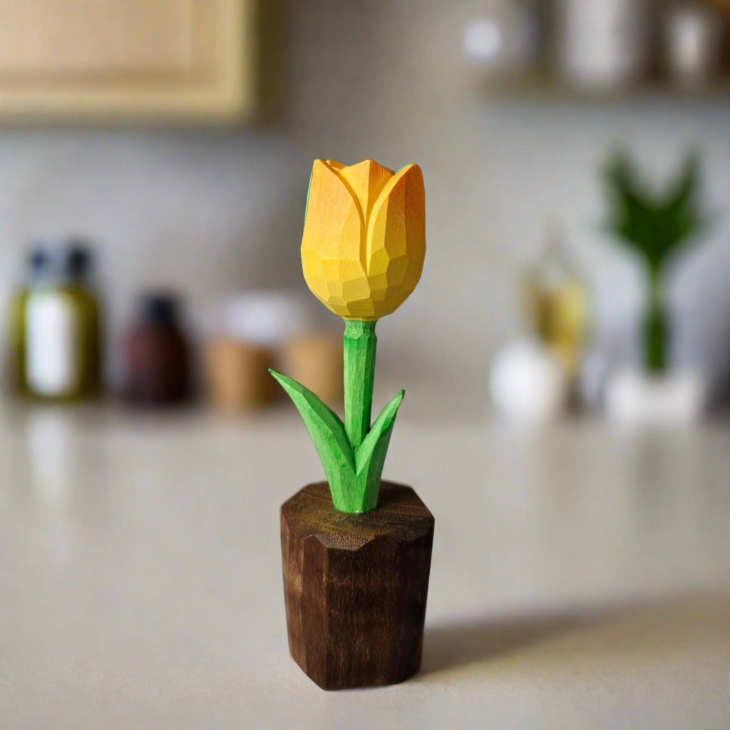 Sculptures en bois de tulipes peintes à la main dans une boîte cadeau