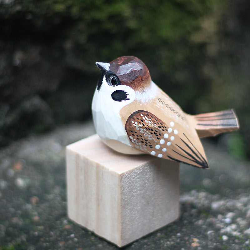 Mus houten vogelbeeldje - handgesneden en geschilderd decor