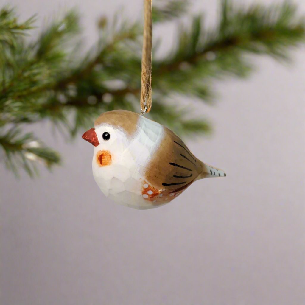 Met de hand gesneden houten vogelornament van zebravinken - prachtig geschilderd decor