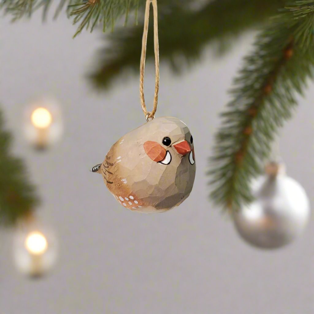 Met de hand gesneden houten vogelornament van zebravinken - prachtig geschilderd decor